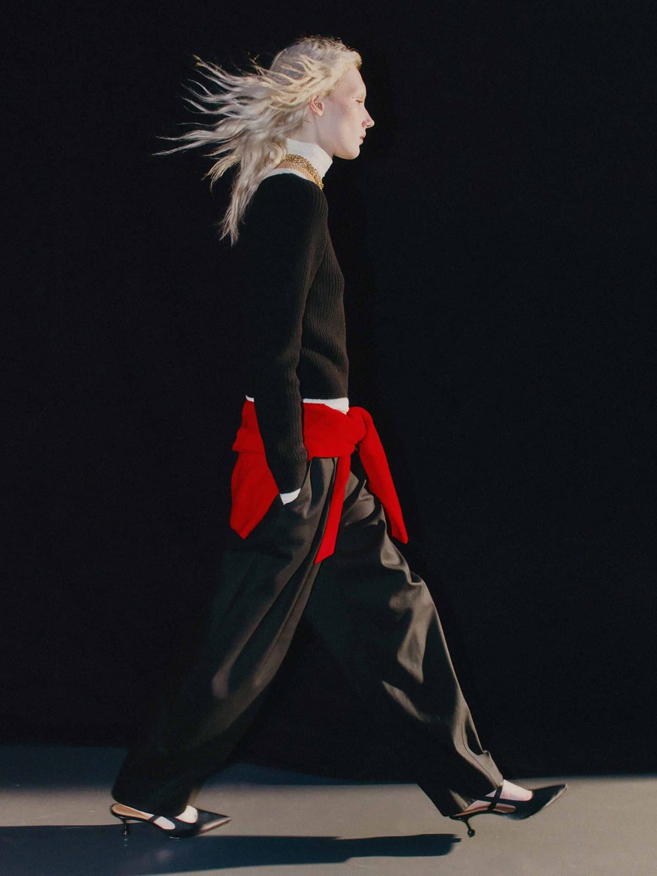 layering-holding-other-stories