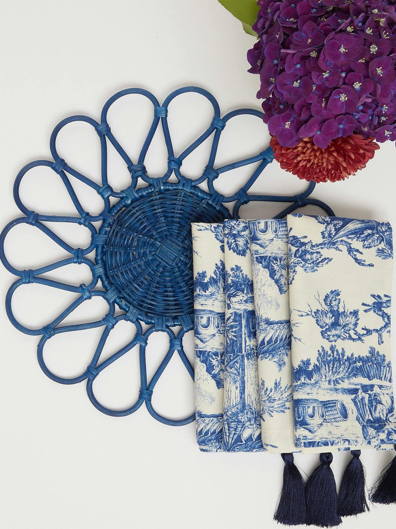 Blue rattan flower placemats, set of 4 Interiors Maison Margaux    - Collagerie