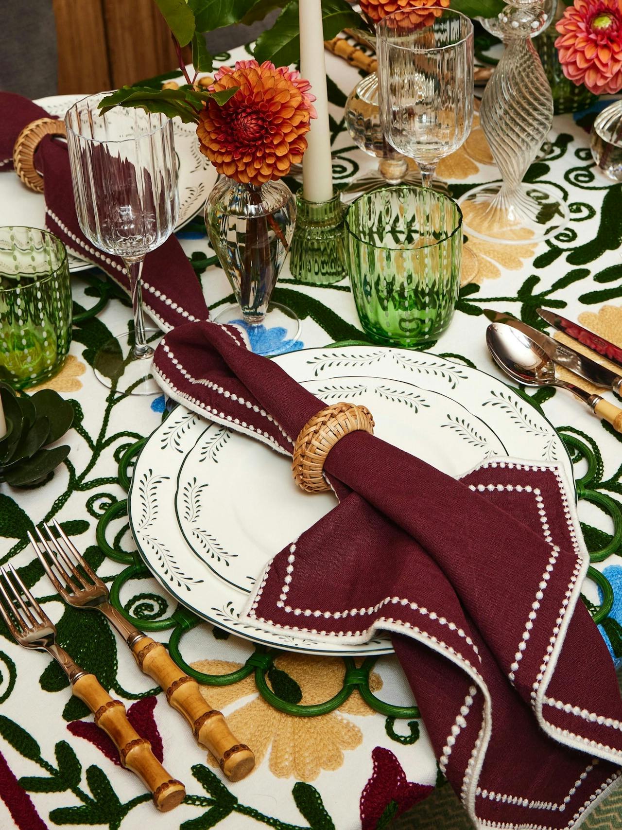 Green rattan flower placemats, set of 4 Interiors Maison Margaux    - Collagerie