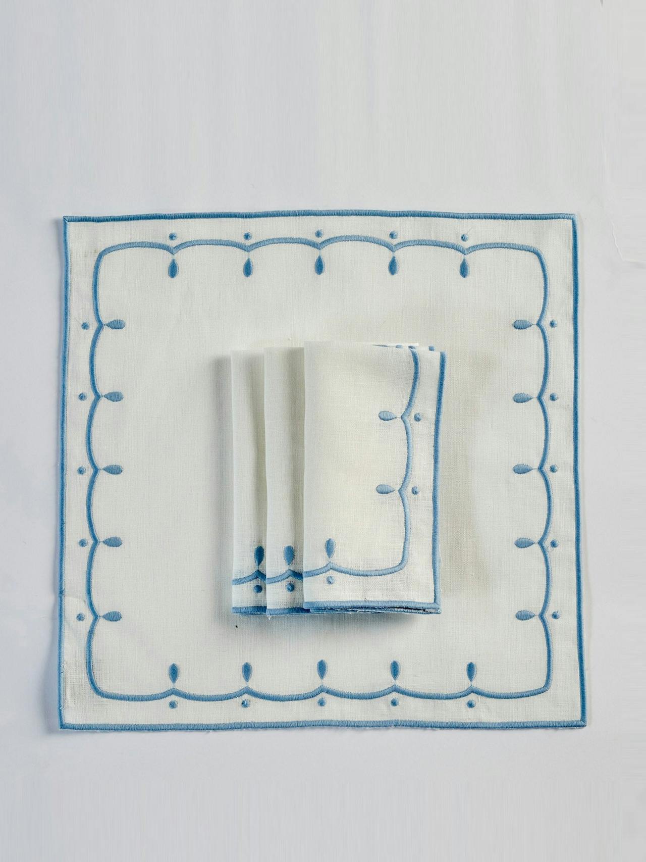 Peony white and pale blue napkins, set of 4