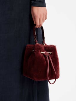 Oxblood shearling Osette bucket bag Osette Strathberry    - Collagerie