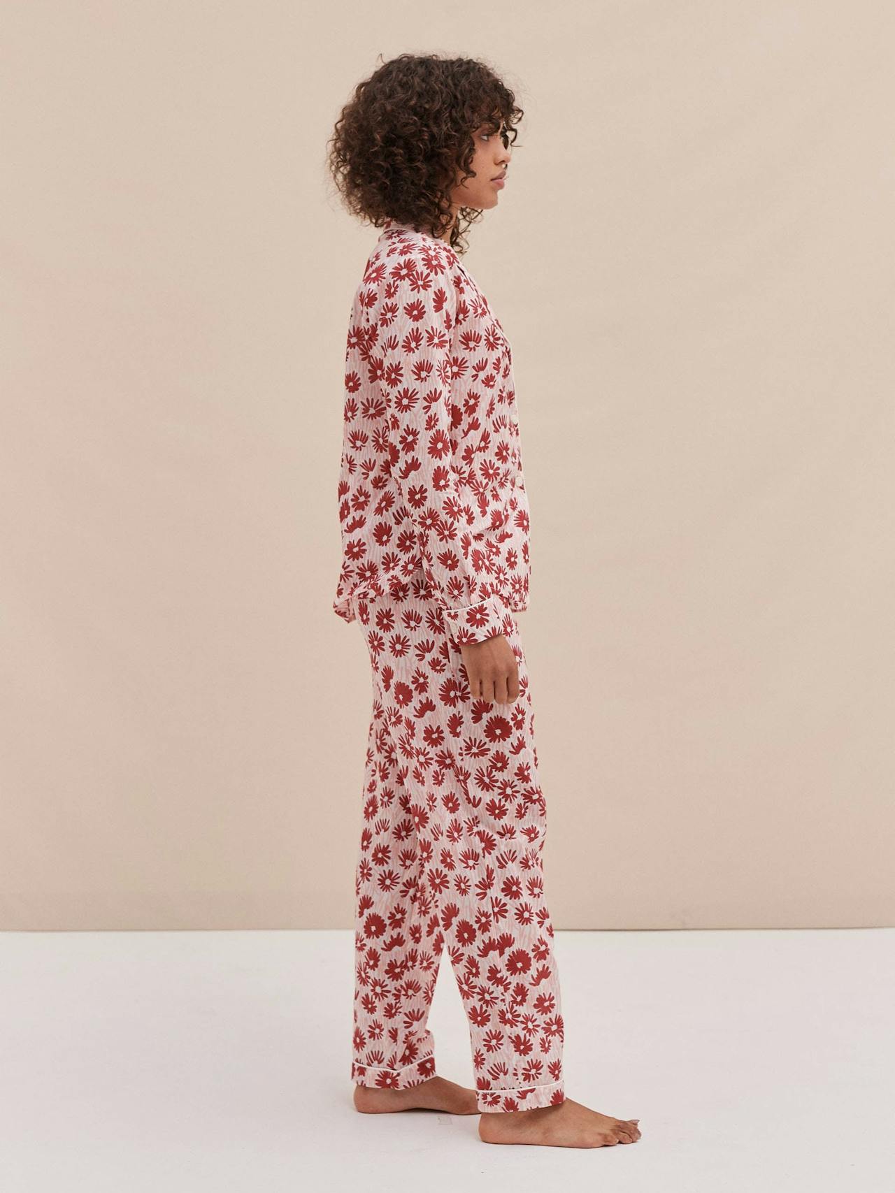 Long pyjama set chamomile print pink/red Long Pyjama Set Desmond & Dempsey    - Collagerie