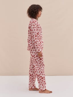 Long pyjama set chamomile print pink/red Long Pyjama Set Desmond & Dempsey    - Collagerie