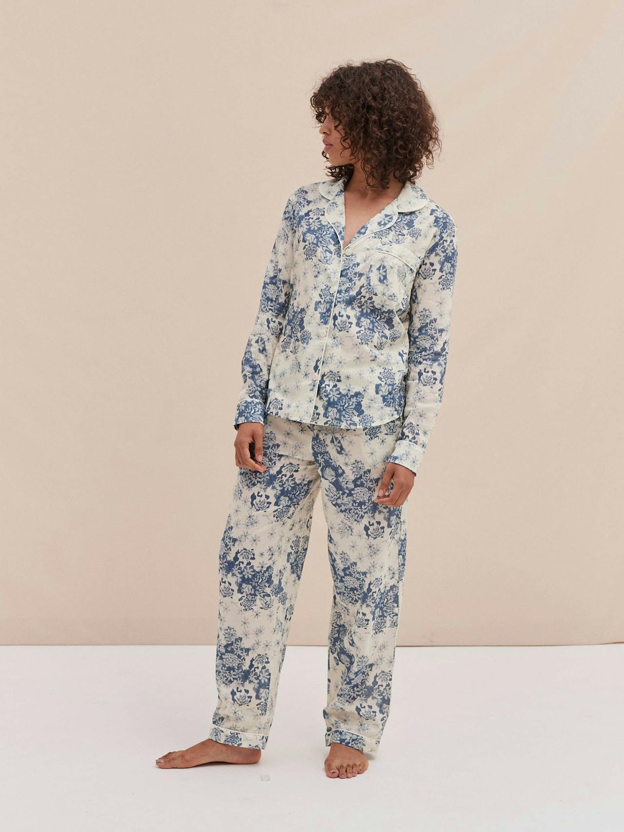 Long pyjama set flowers of time print blue Long Pyjama Set Desmond & Dempsey    - Collagerie