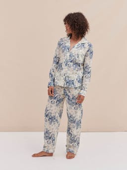 Long pyjama set flowers of time print blue Long Pyjama Set Desmond & Dempsey    - Collagerie