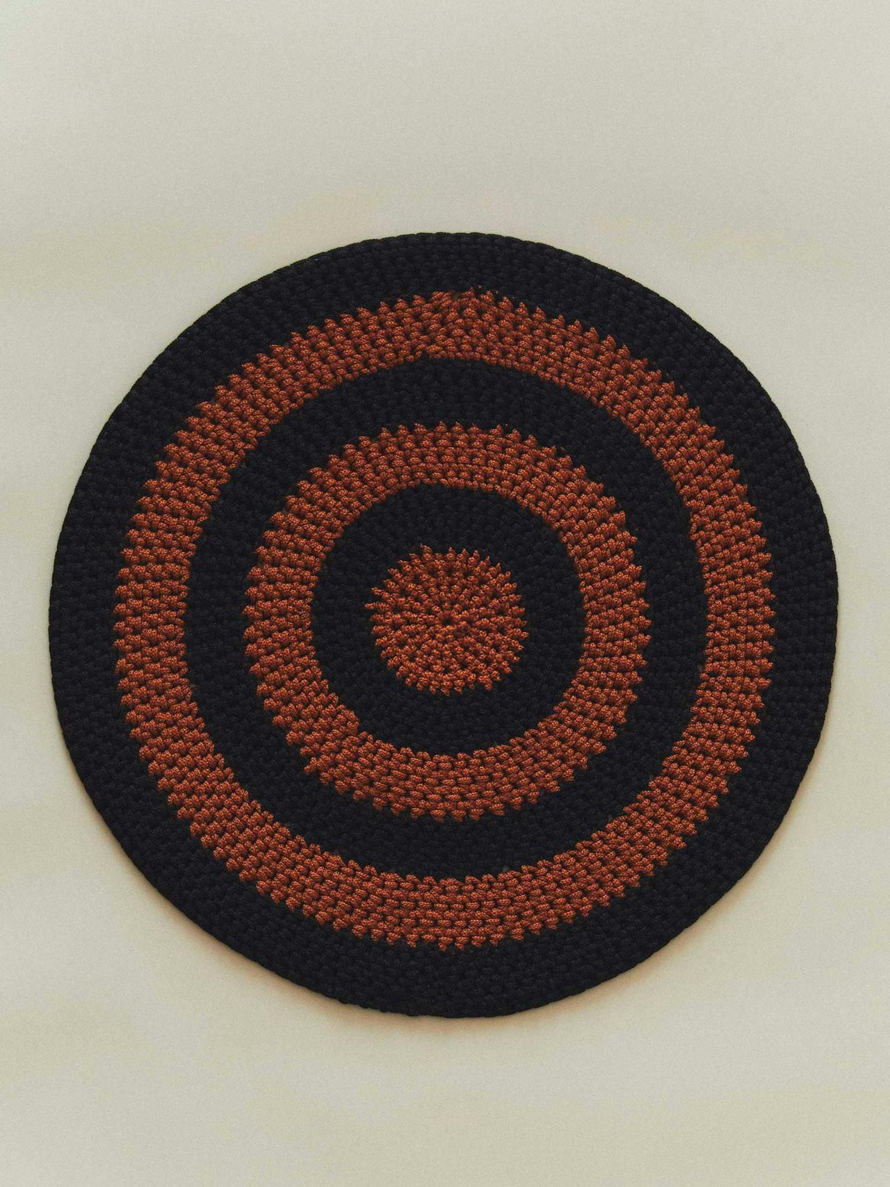 Woven circle design placemat