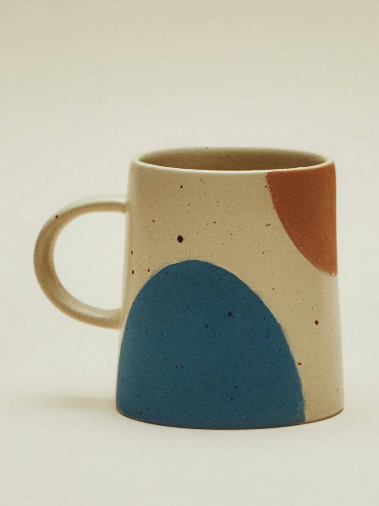 Stoneware mug with speckles