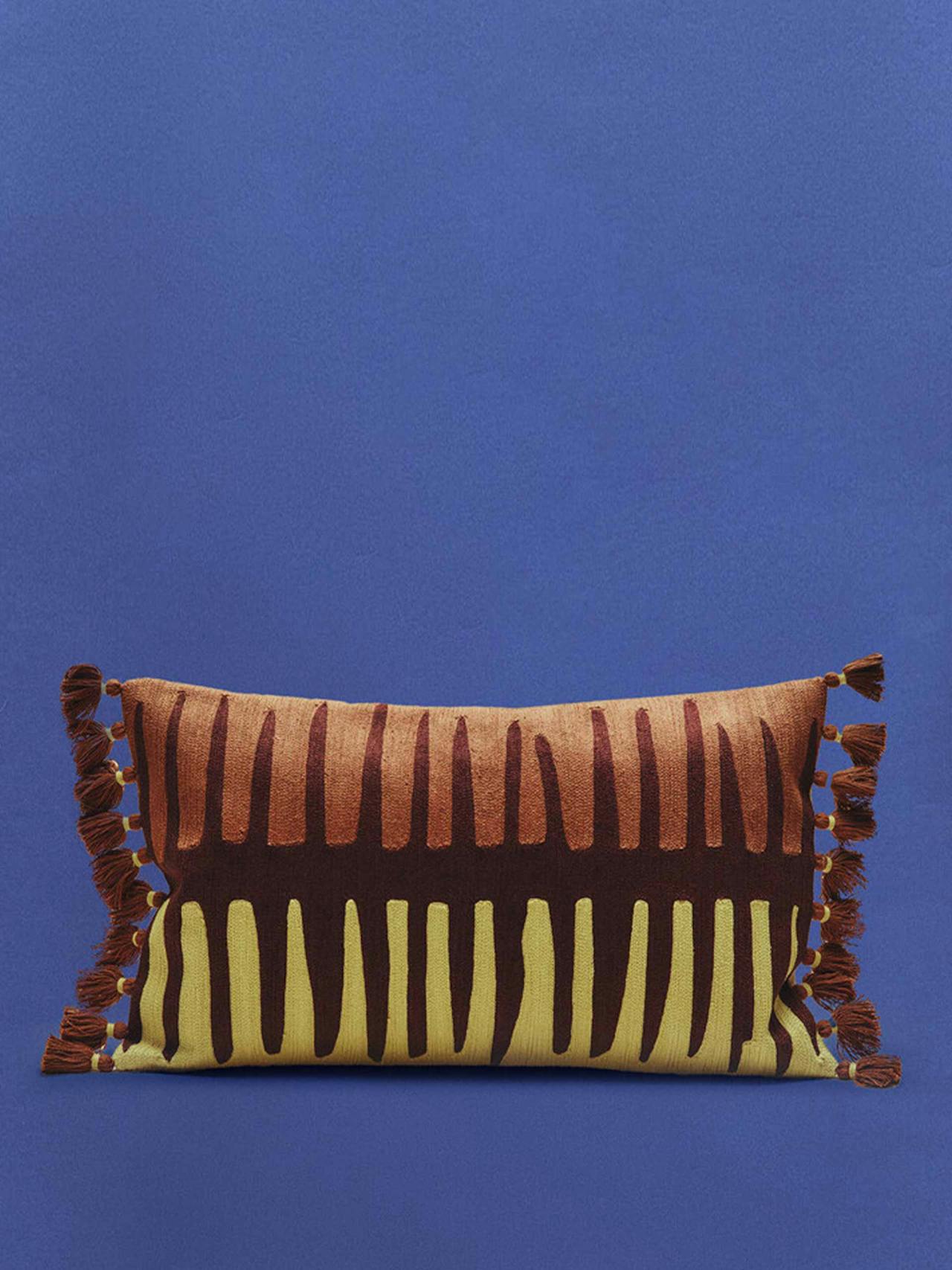 Thorn design cotton cushion cover