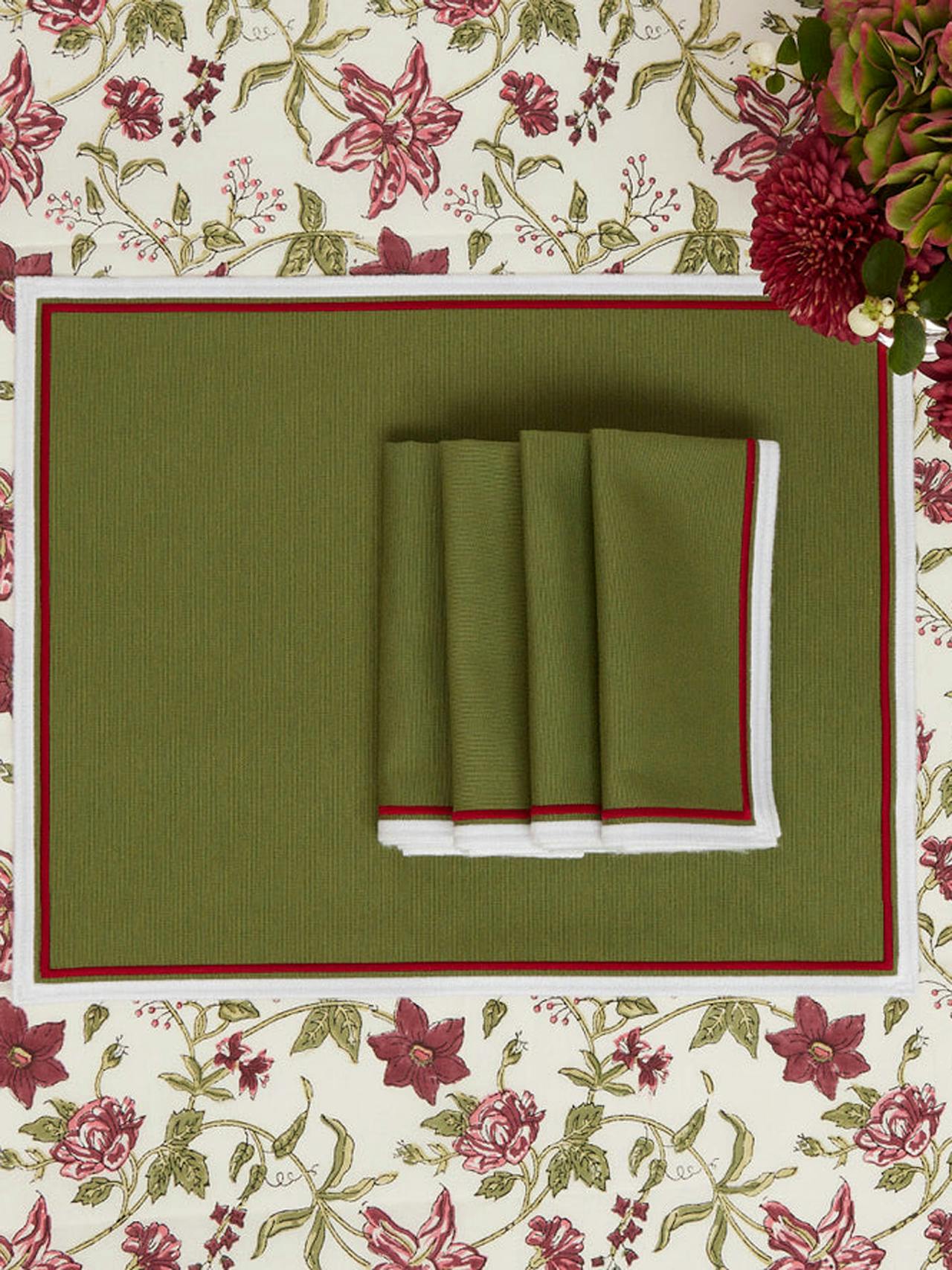 Festive green napkins and placemats, set of 4 Interiors Maison Margaux    - Collagerie