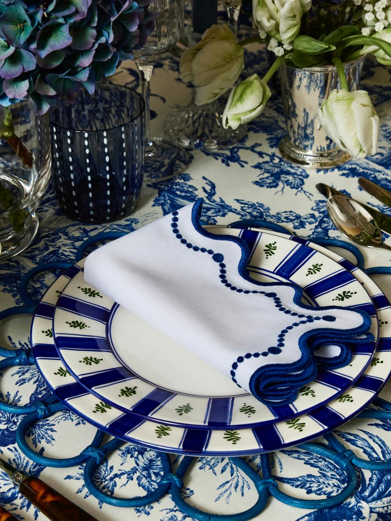 Blue rattan flower placemats, set of 4 Interiors Maison Margaux    - Collagerie