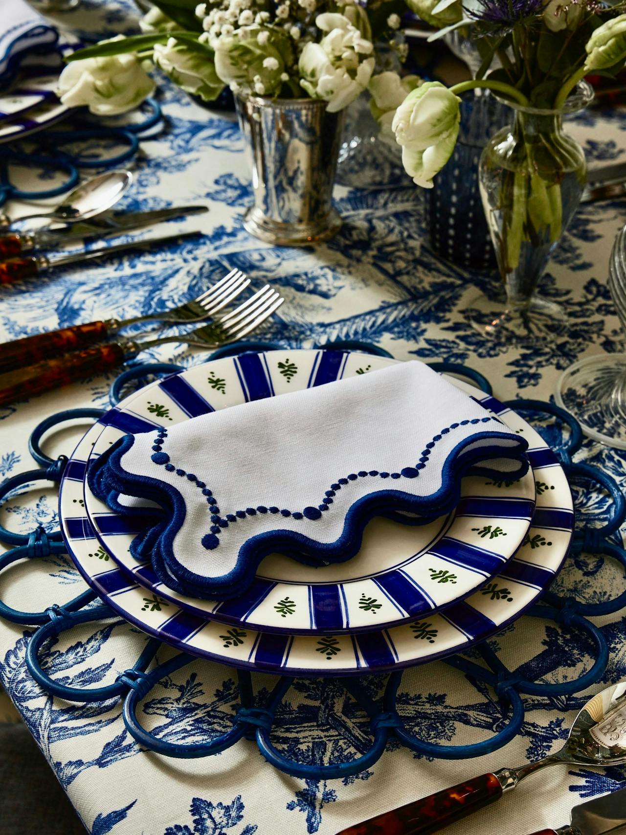 Blue rattan flower placemats, set of 4 Interiors Maison Margaux    - Collagerie