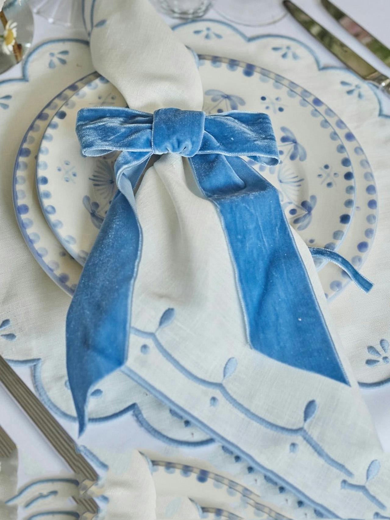 Peony white and pale blue napkins, set of 4 SALES Maison Margaux    - Collagerie