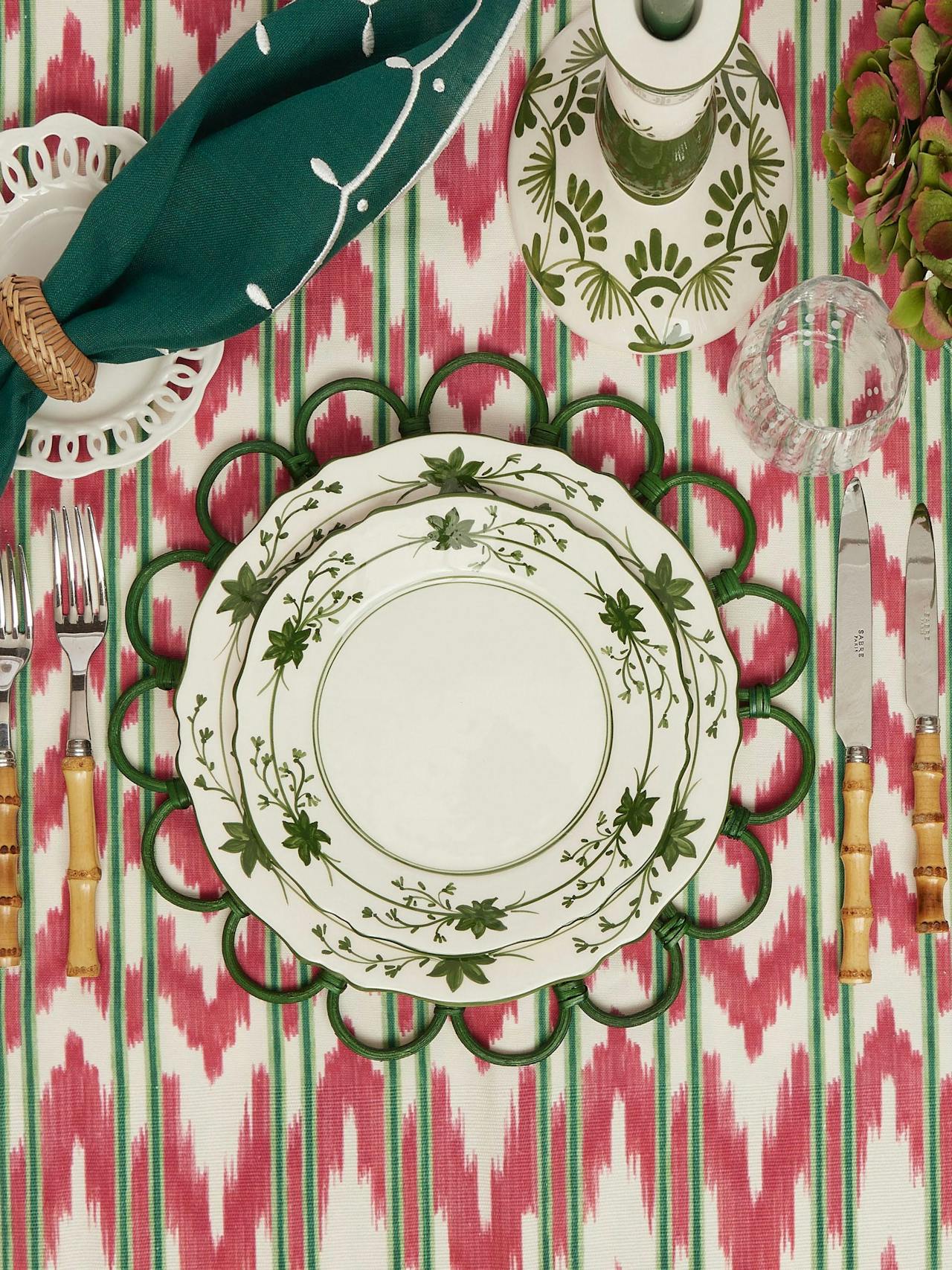 Green rattan flower placemats, set of 4 Interiors Maison Margaux    - Collagerie