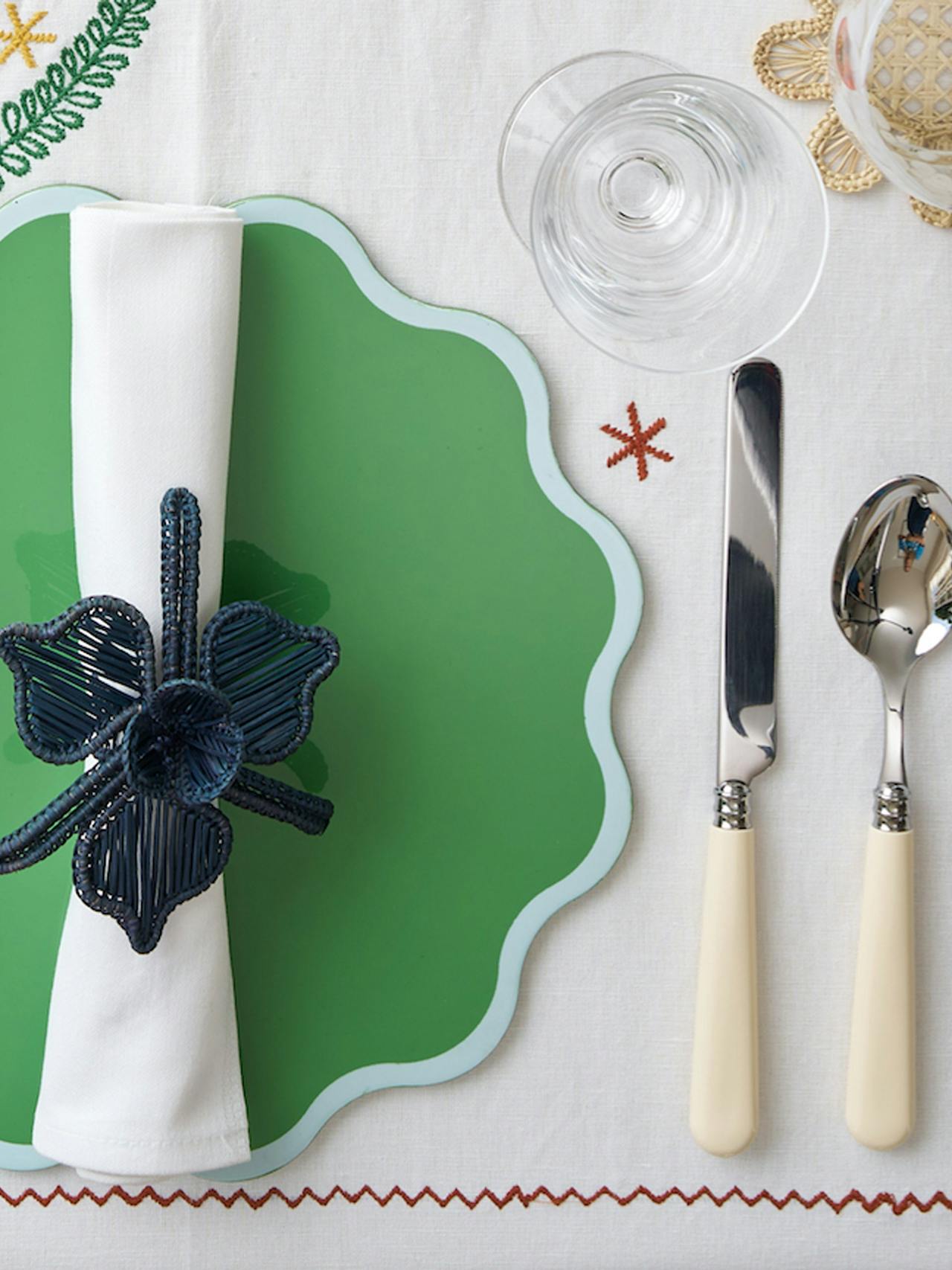 Wiggle placemat in white and green  Domenica Marland    - Collagerie