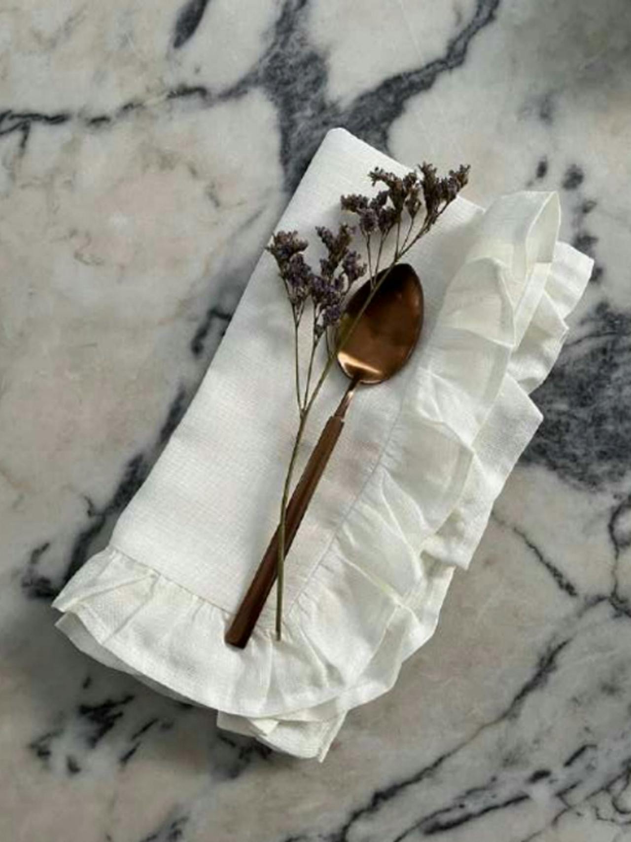 White ruffle napkin  Domenica Marland    - Collagerie