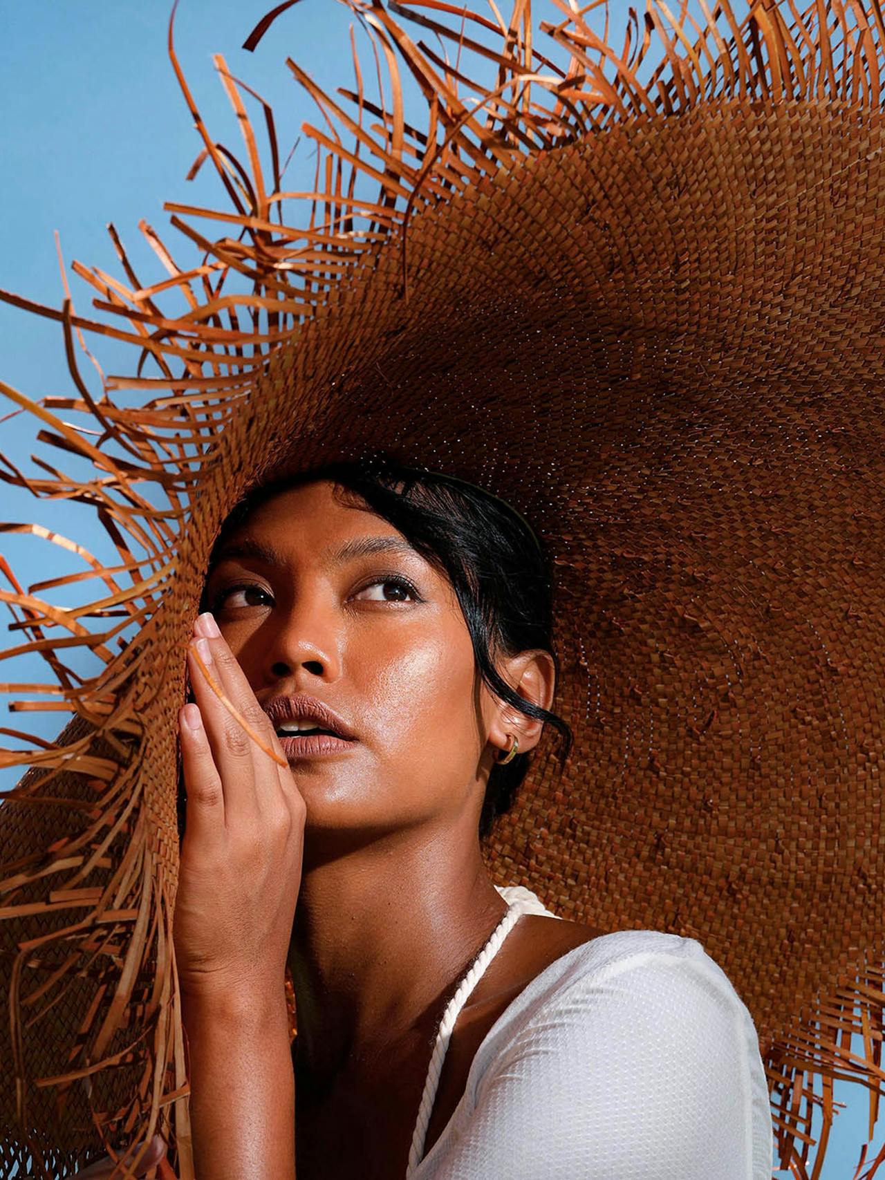 Amora oversized woven straw hat in chestnut brown Straw hats BrunnaCo    - Collagerie