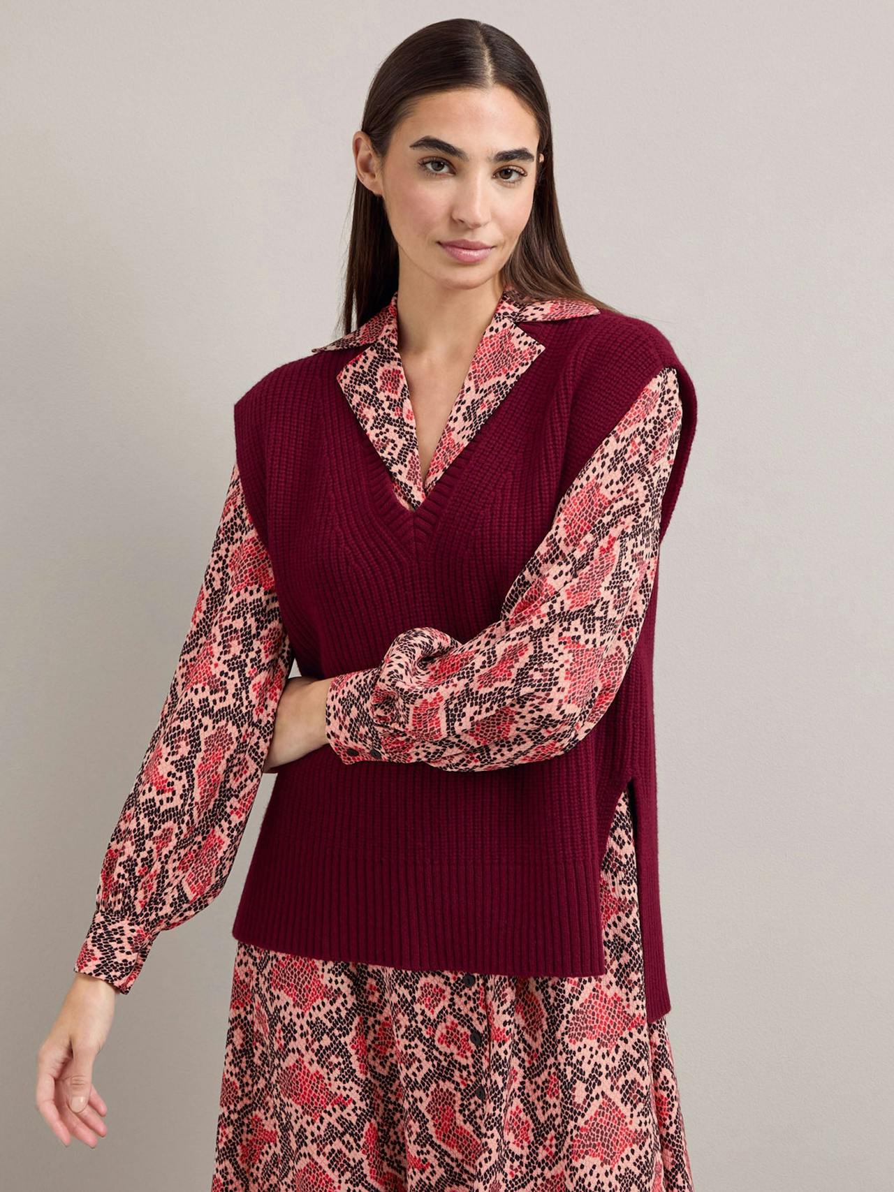 Burgundy Janice cashmere blend v neck sleeveless jumper Knit Cefinn    - Collagerie