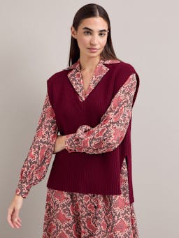 Burgundy Janice cashmere blend v neck sleeveless jumper Knit Cefinn    - Collagerie