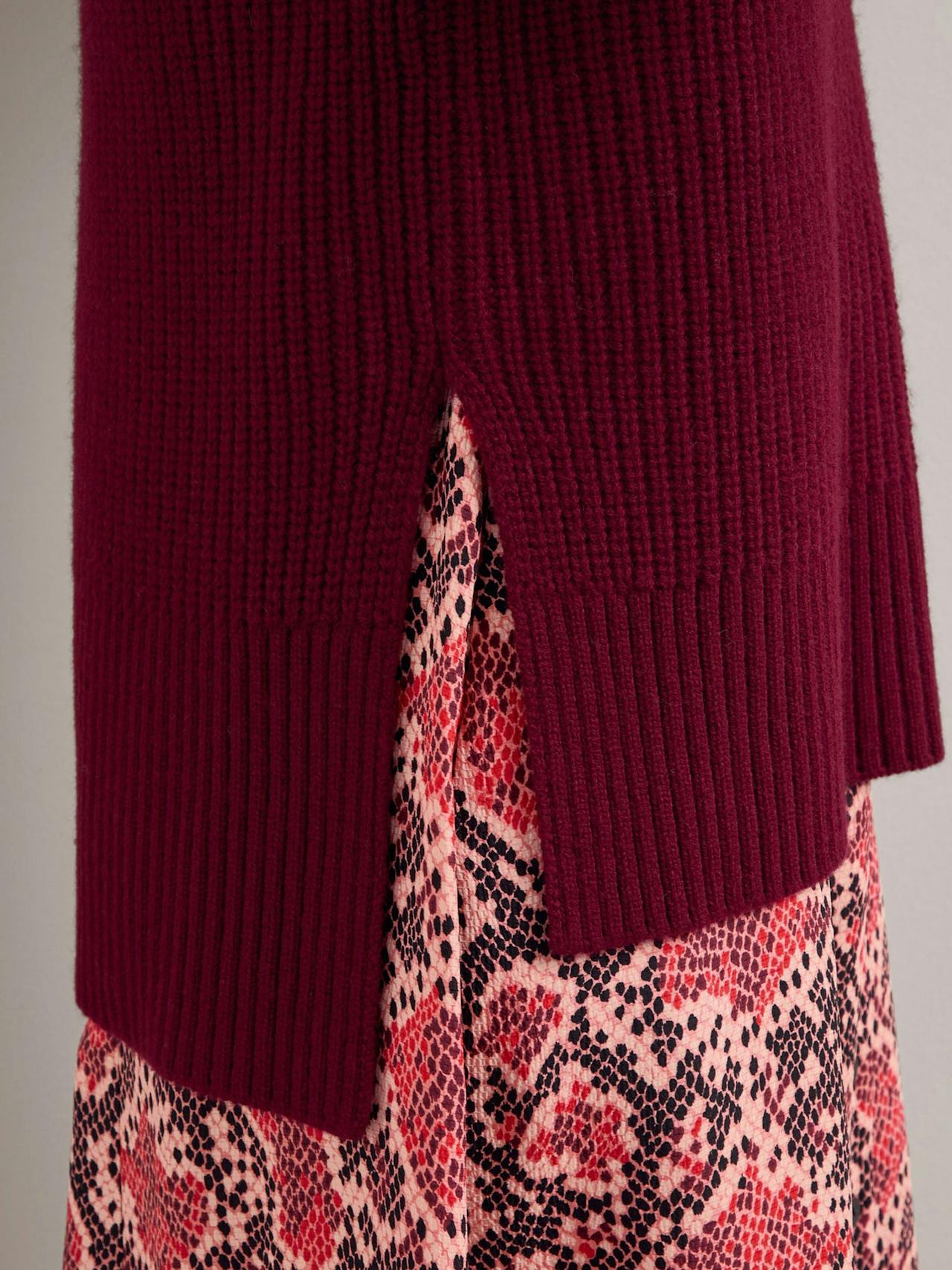 Burgundy Janice cashmere blend v neck sleeveless jumper Knit Cefinn    - Collagerie