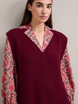 Burgundy Janice cashmere blend v neck sleeveless jumper Knit Cefinn    - Collagerie