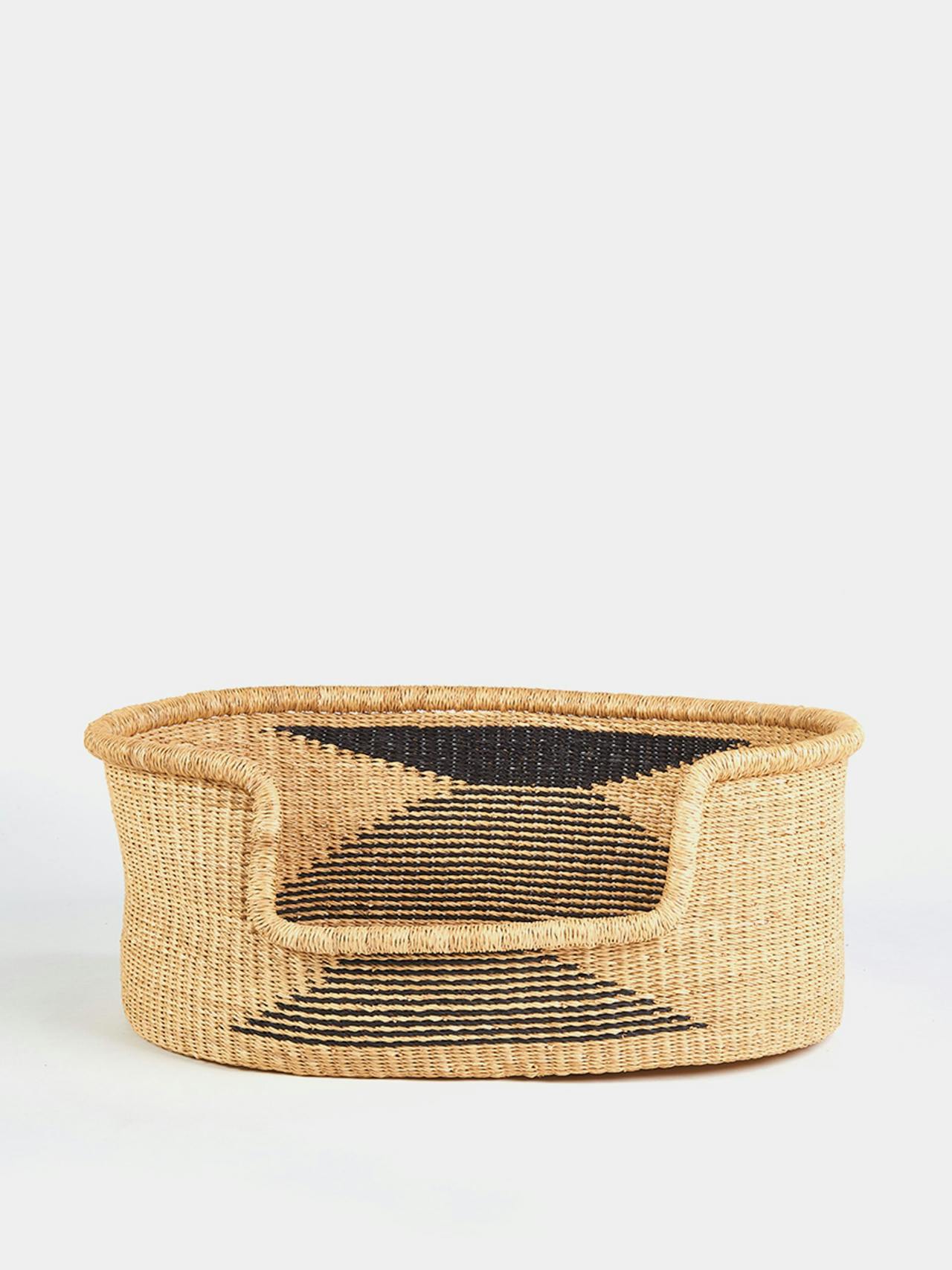 Medium woven pet basket 1