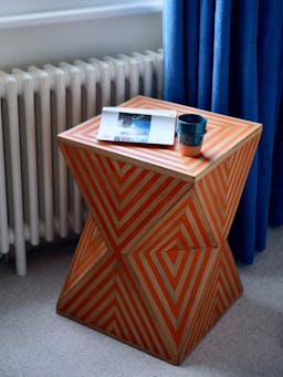 Grafik side table  Flukette    - Collagerie