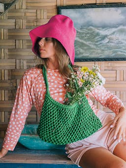 Bloom crochet hat in hot pink Crochet hats BrunnaCo    - Collagerie