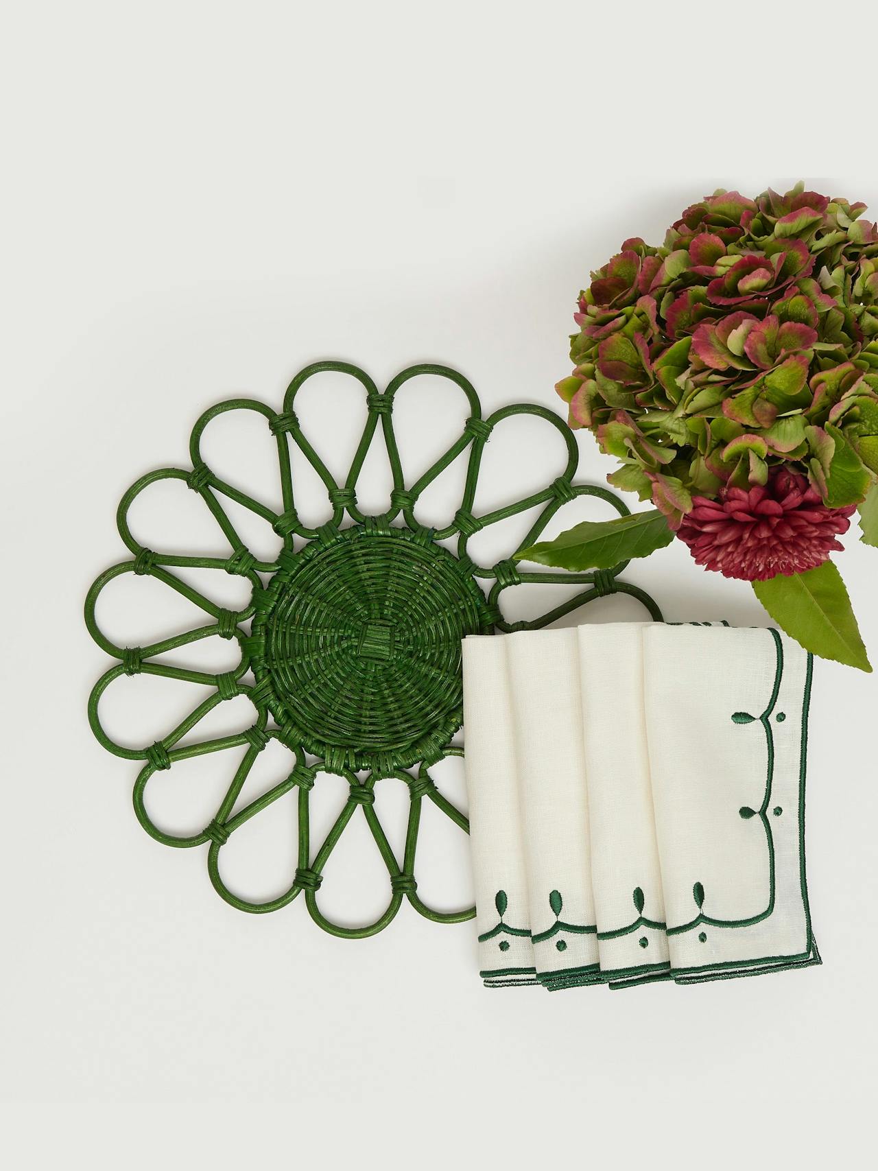 Green rattan flower placemats, set of 4 Interiors Maison Margaux    - Collagerie