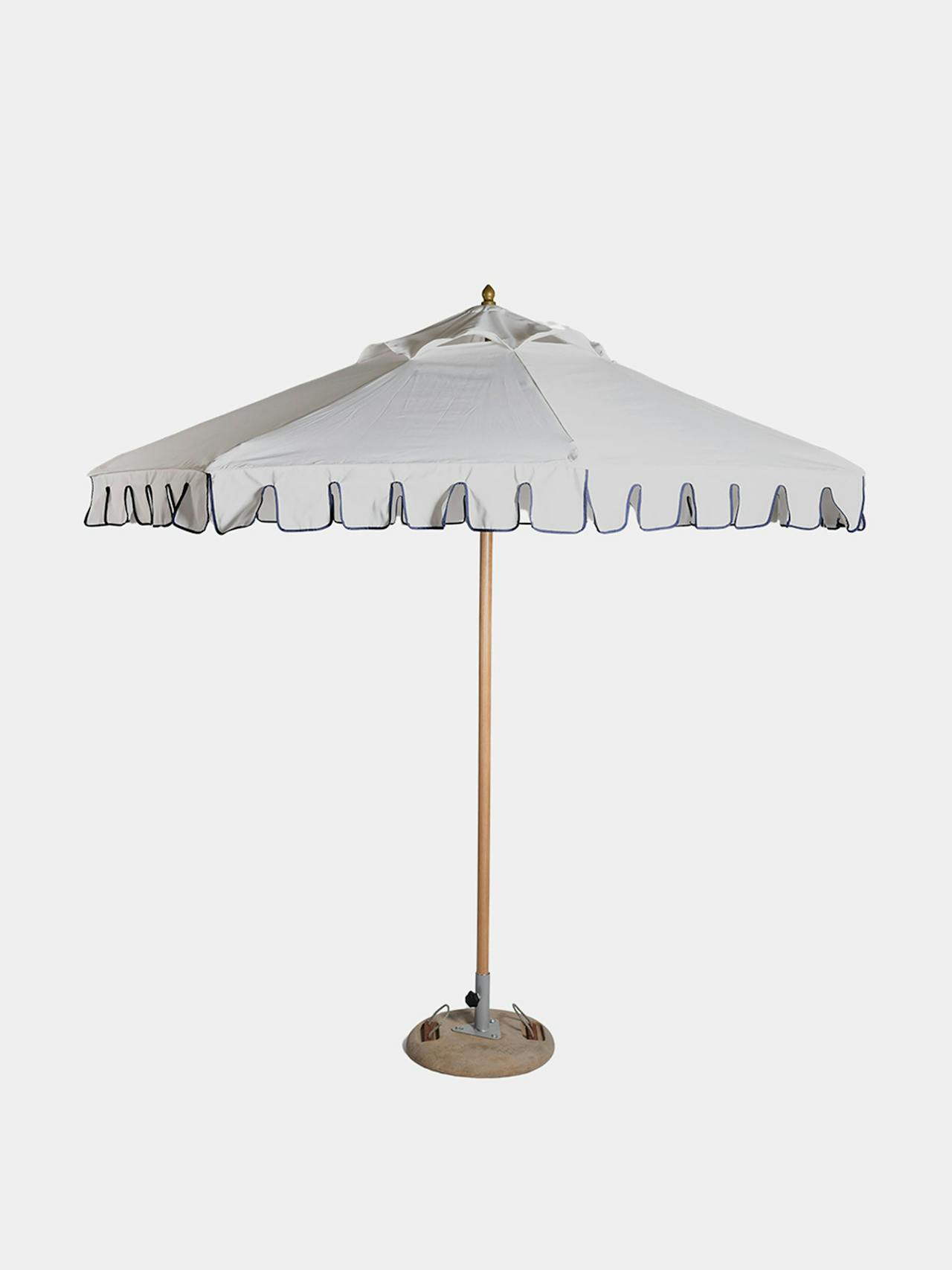 Scalloped parasol with navy trim in ecru, 250cm