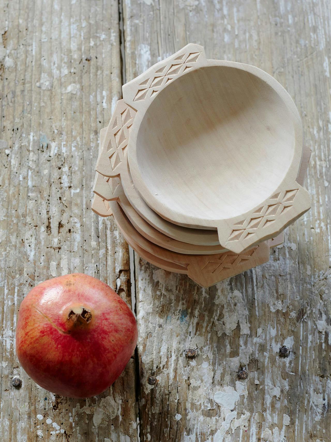 Wooden bowl with carved handles  Casa de Folklore    - Collagerie