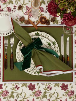 Festive green napkins and placemats, set of 4 Interiors Maison Margaux    - Collagerie