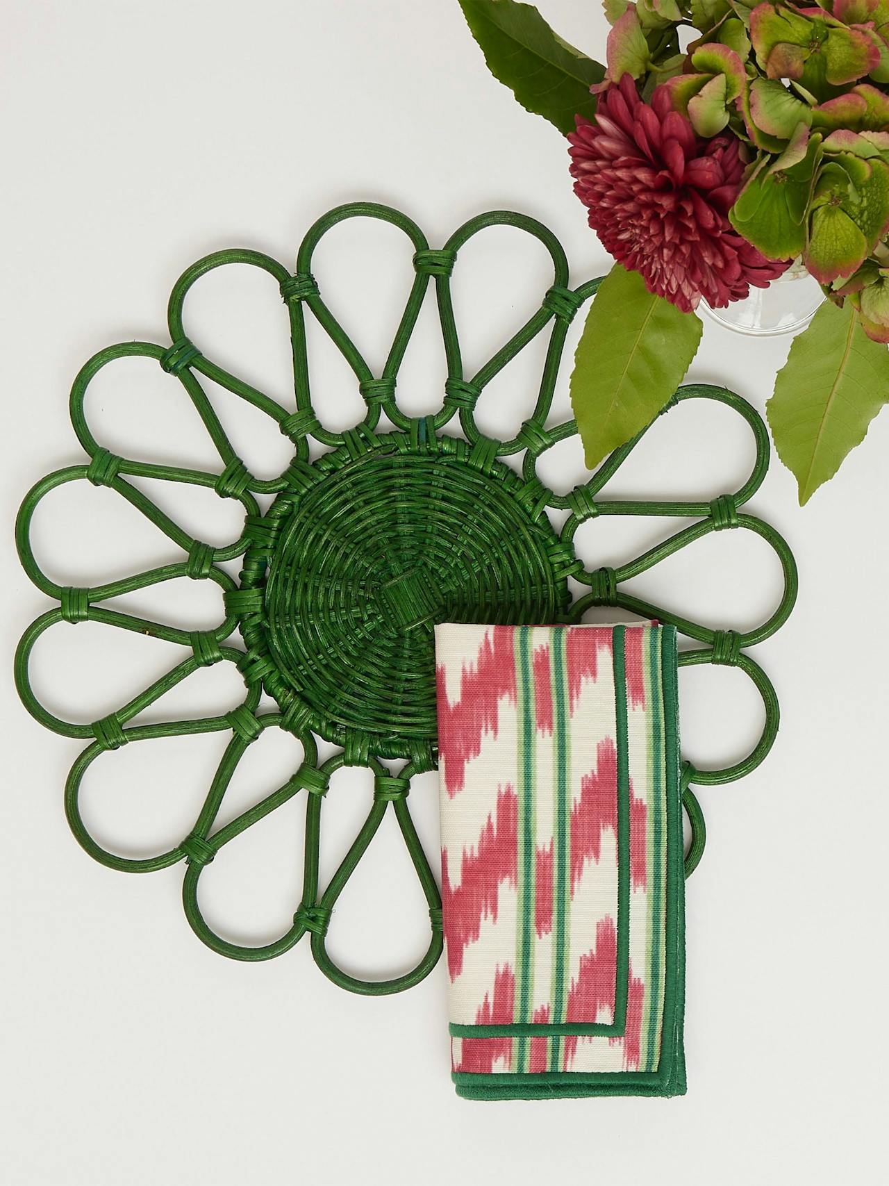 Green rattan flower placemats, set of 4 Interiors Maison Margaux    - Collagerie