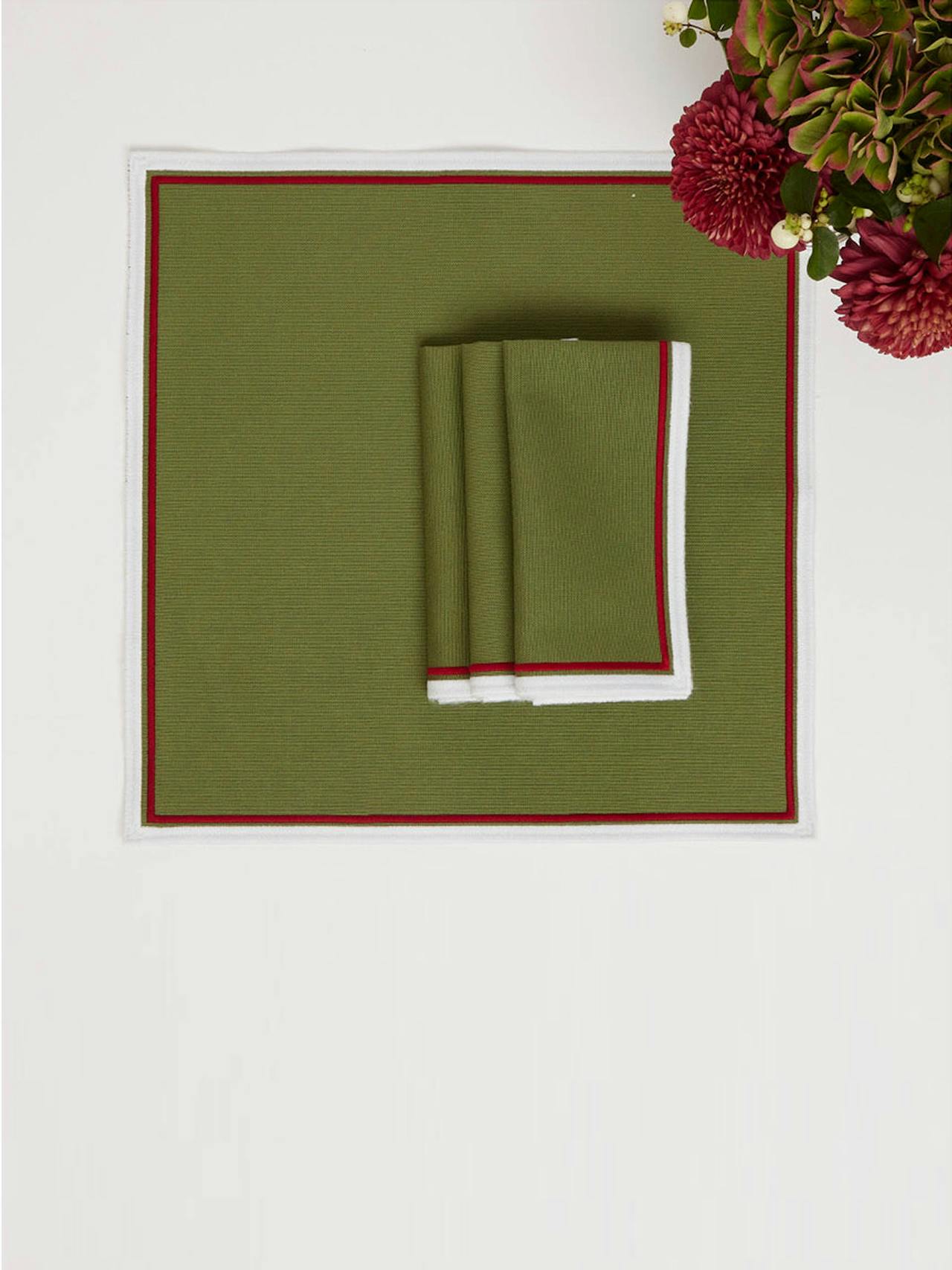 Festive green napkins and placemats, set of 4 Interiors Maison Margaux    - Collagerie