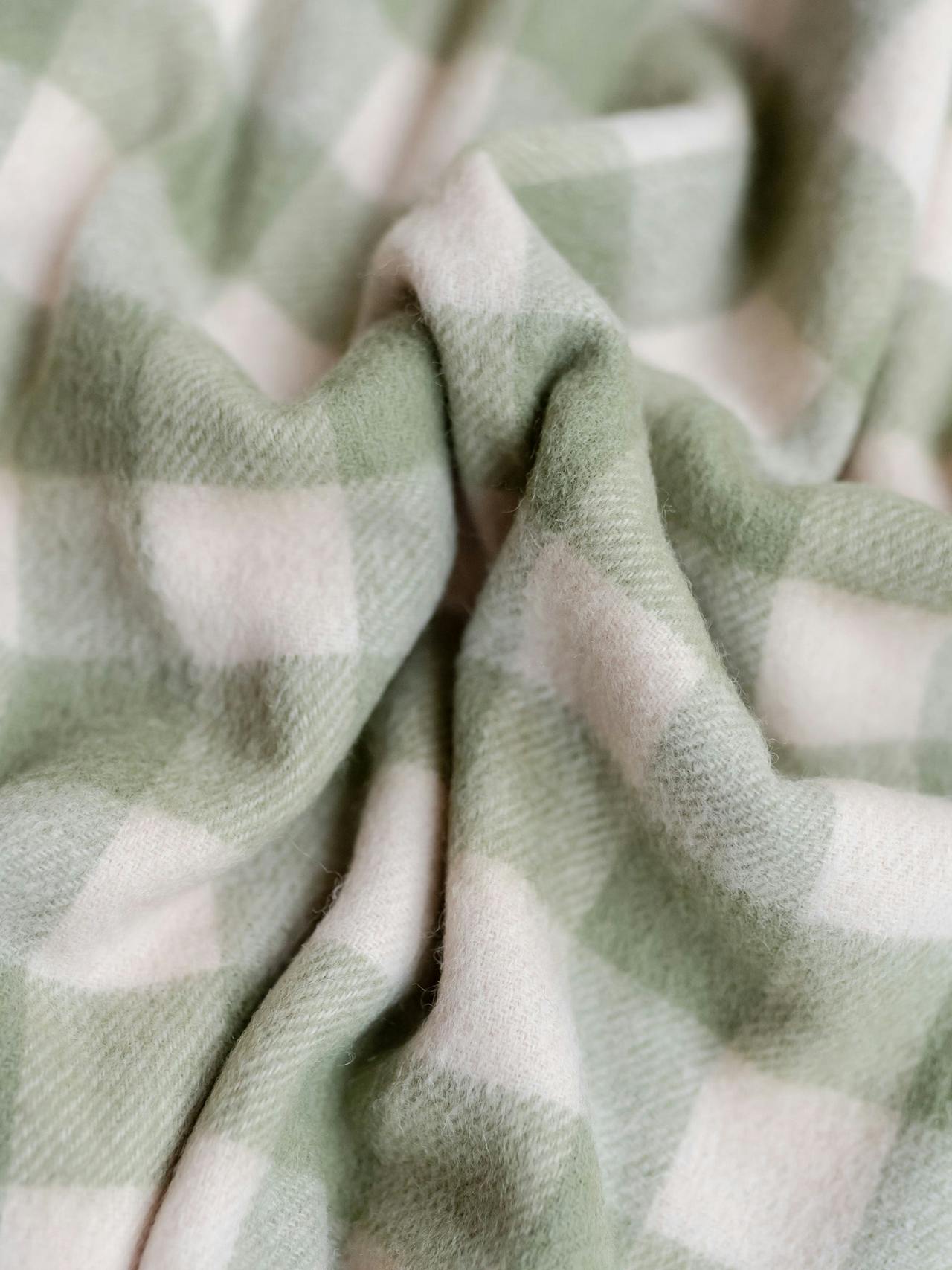 Lambswool baby blanket in green gingham Home > Blankets > Lambswool Blankets > Baby TBCo    - Collagerie