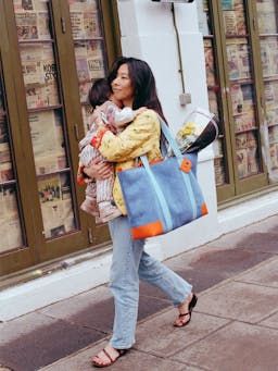 The baby blue baby bag Tote London Velvet    - Collagerie