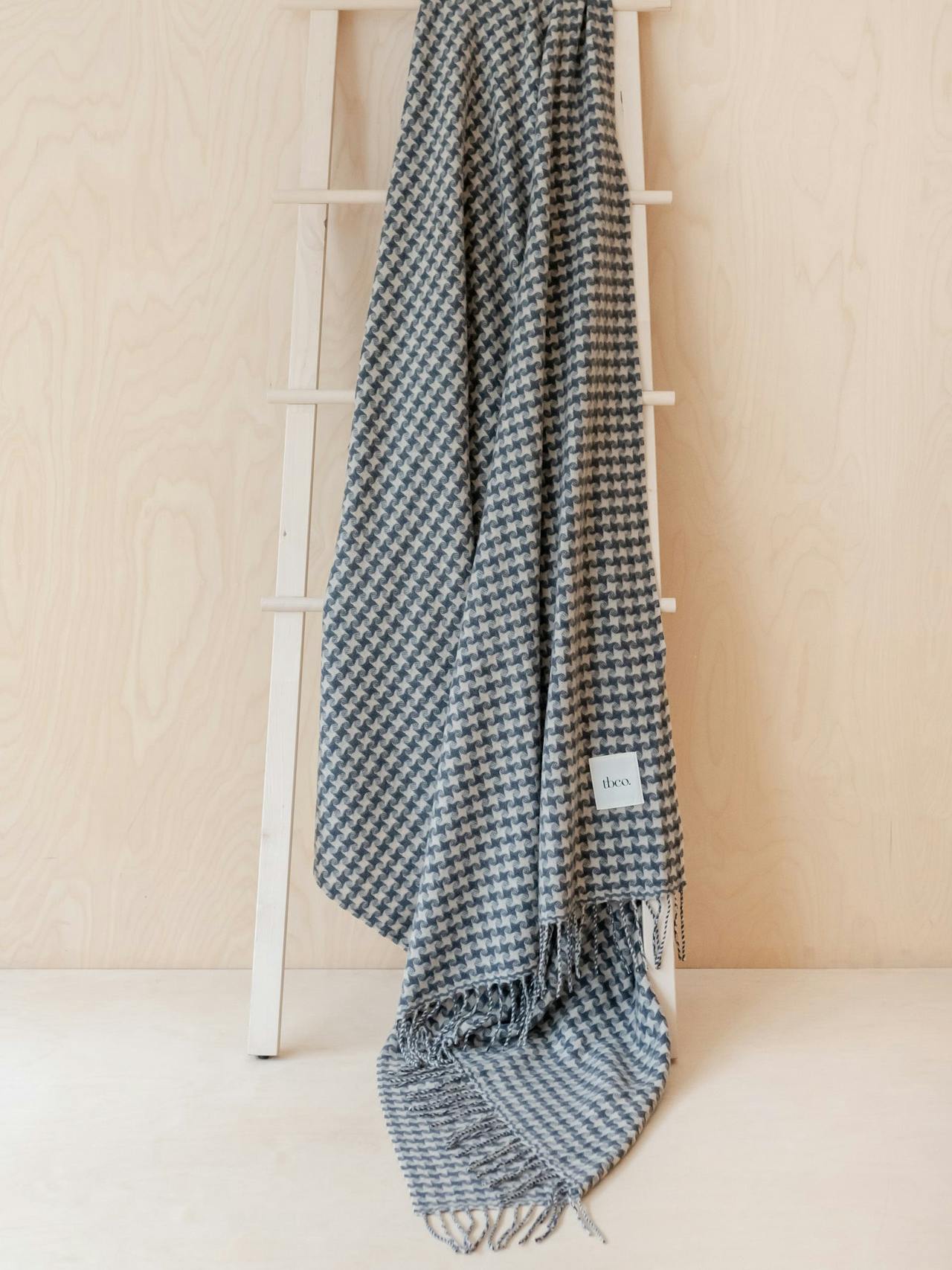 Cashmere blanket in charcoal star houndstooth Home > Blankets > Cashmere Blankets > Large TBCo    - Collagerie