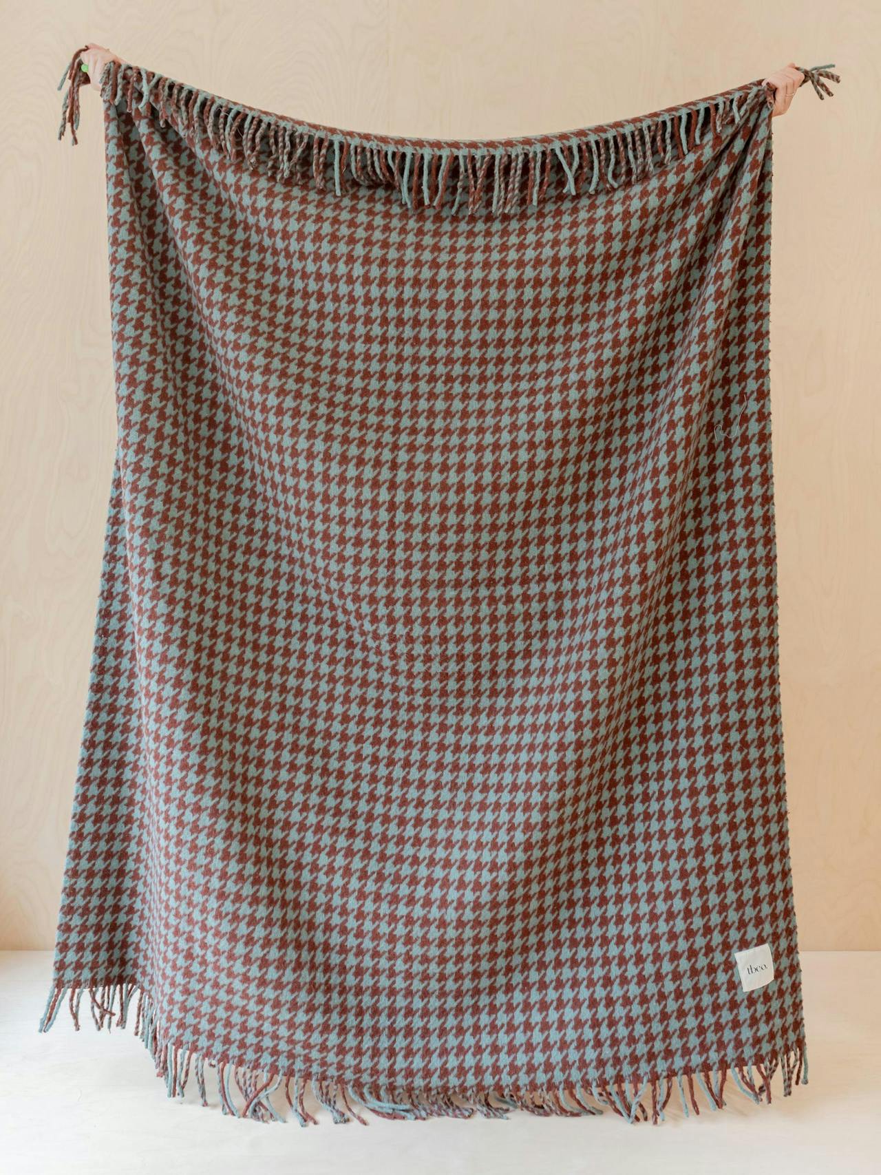 Recycled wool blanket in green houndstooth