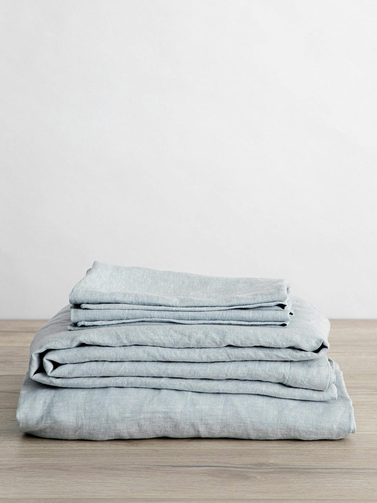 Sky linen sheet set with pillowcases