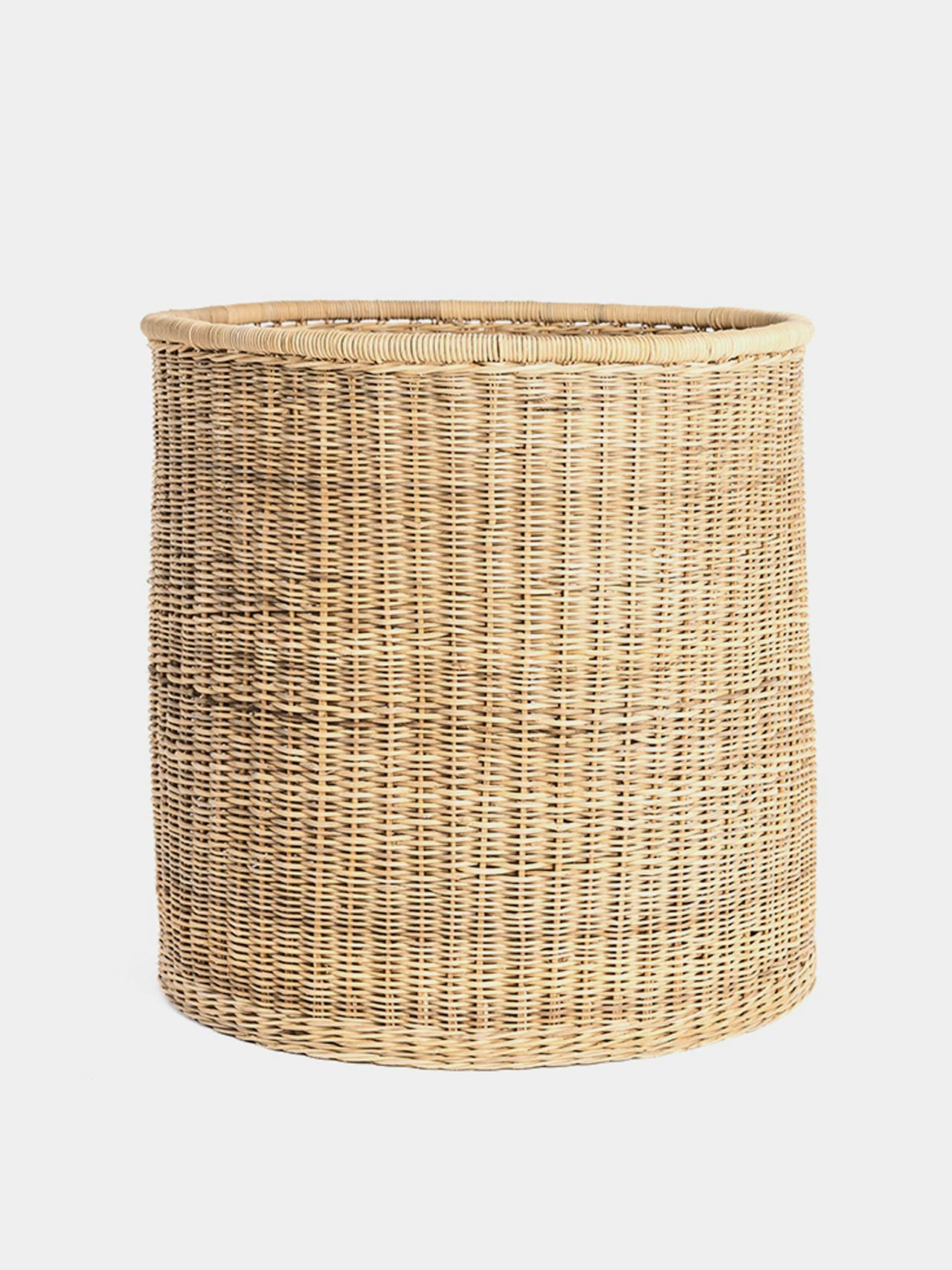 Round closed weave cane planter