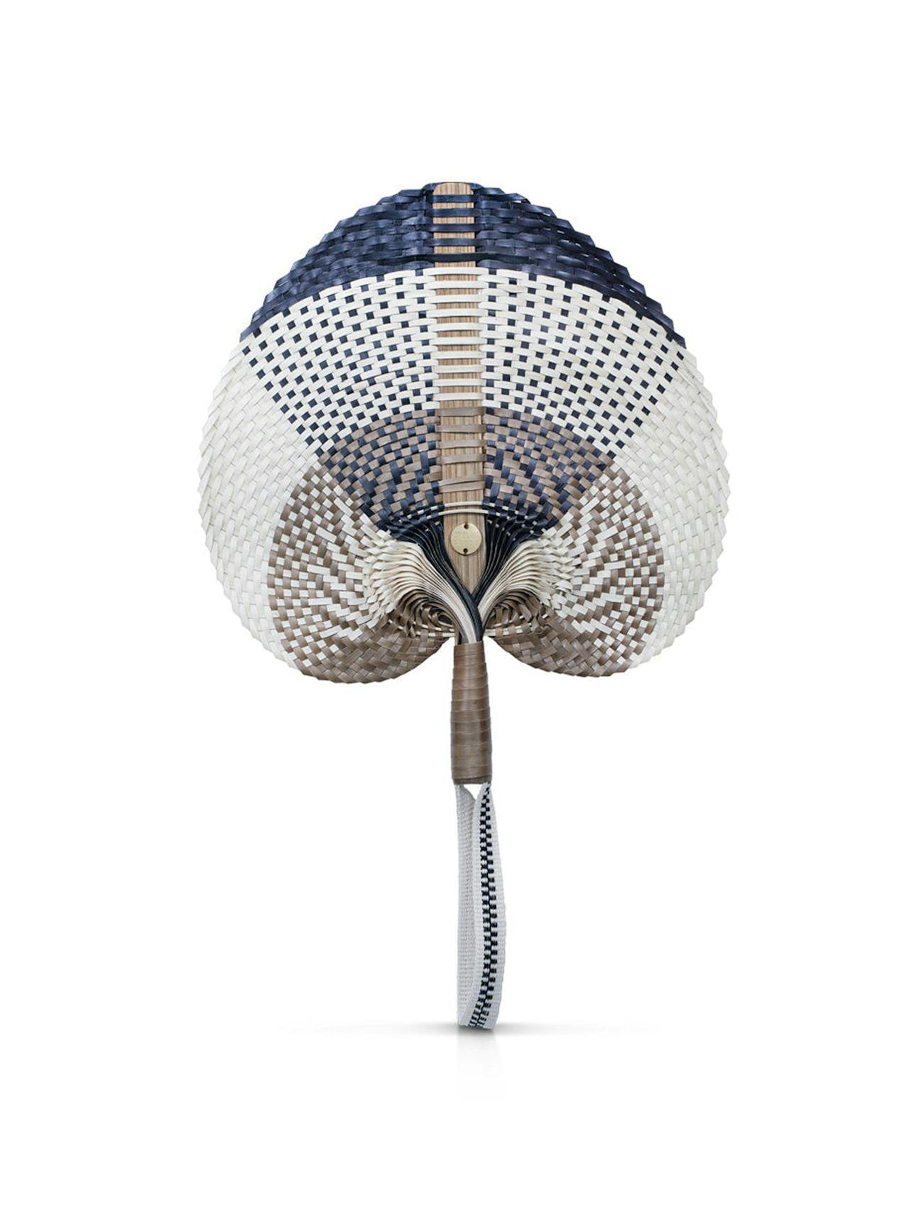 Santai medium hand fan