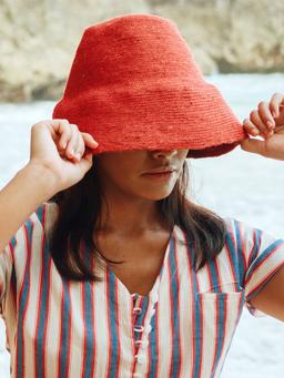 Naomi jute clochet straw hat in red Bucket Hats BrunnaCo    - Collagerie