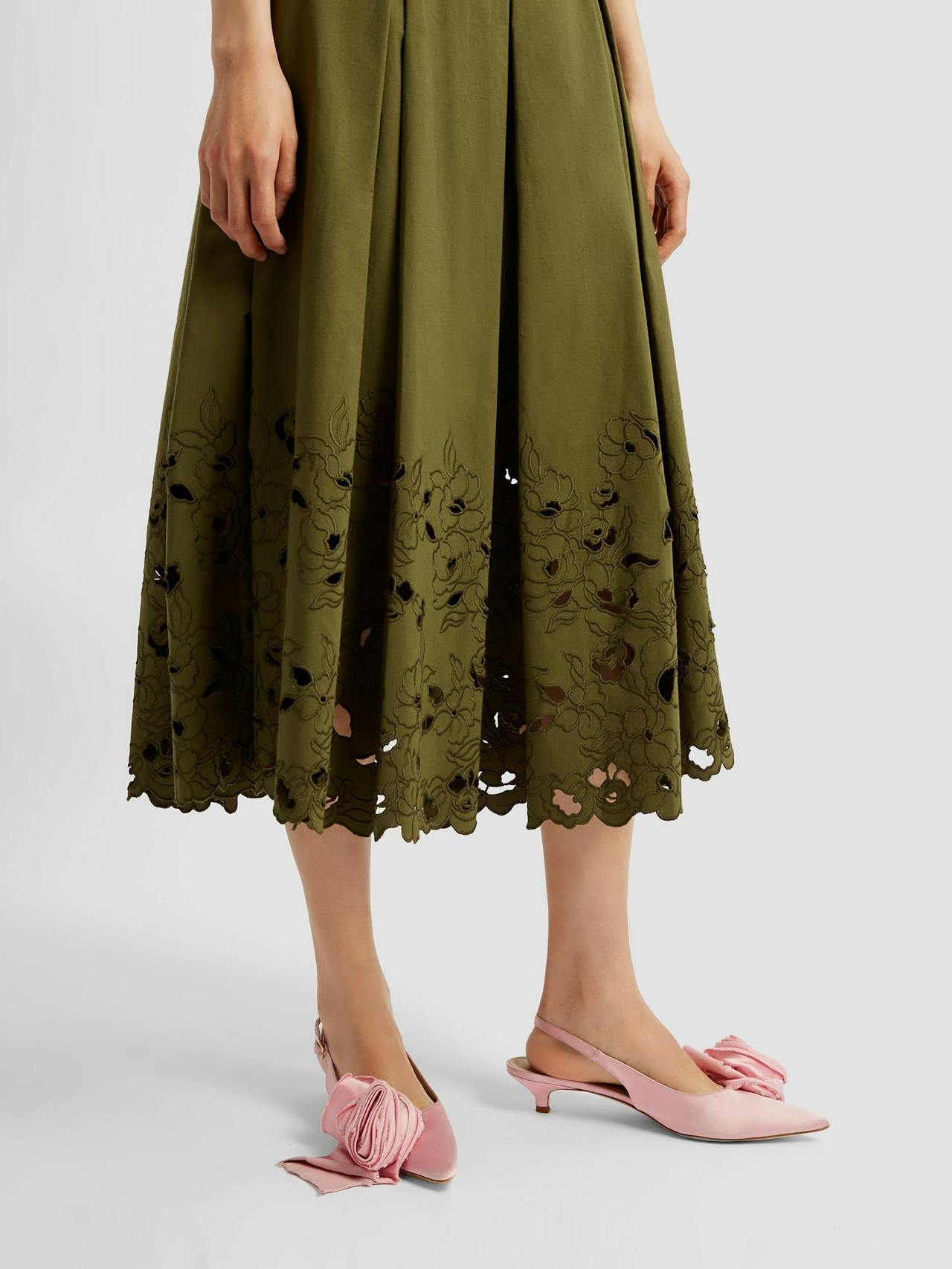 Volume hem pleat detail skirt PF24_R1S2_GCCB Erdem    - Collagerie