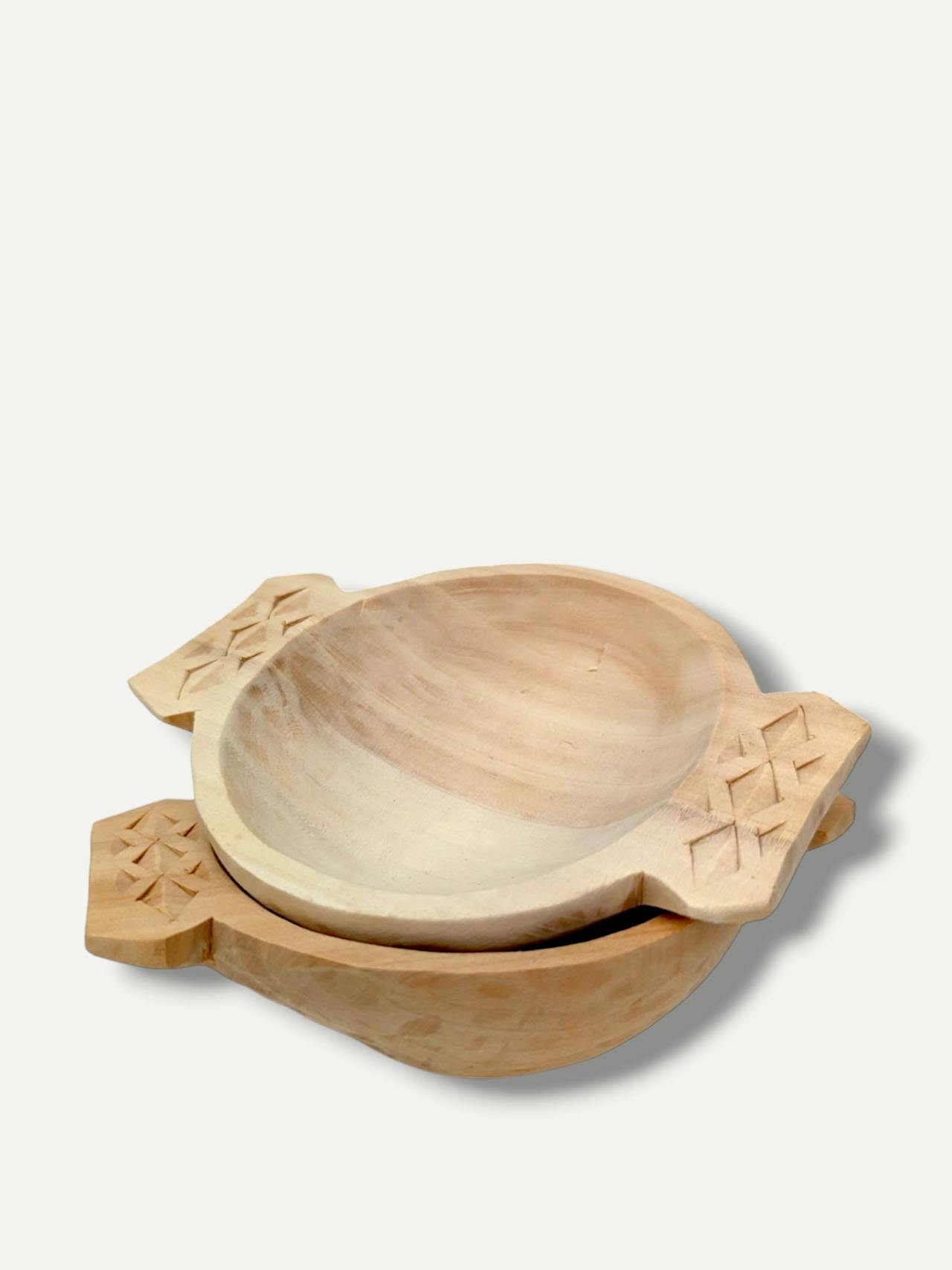 Wooden bowl with carved handles  Casa de Folklore    - Collagerie