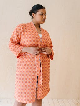 Cotton robe in apricot checkerboard  TBCo    - Collagerie