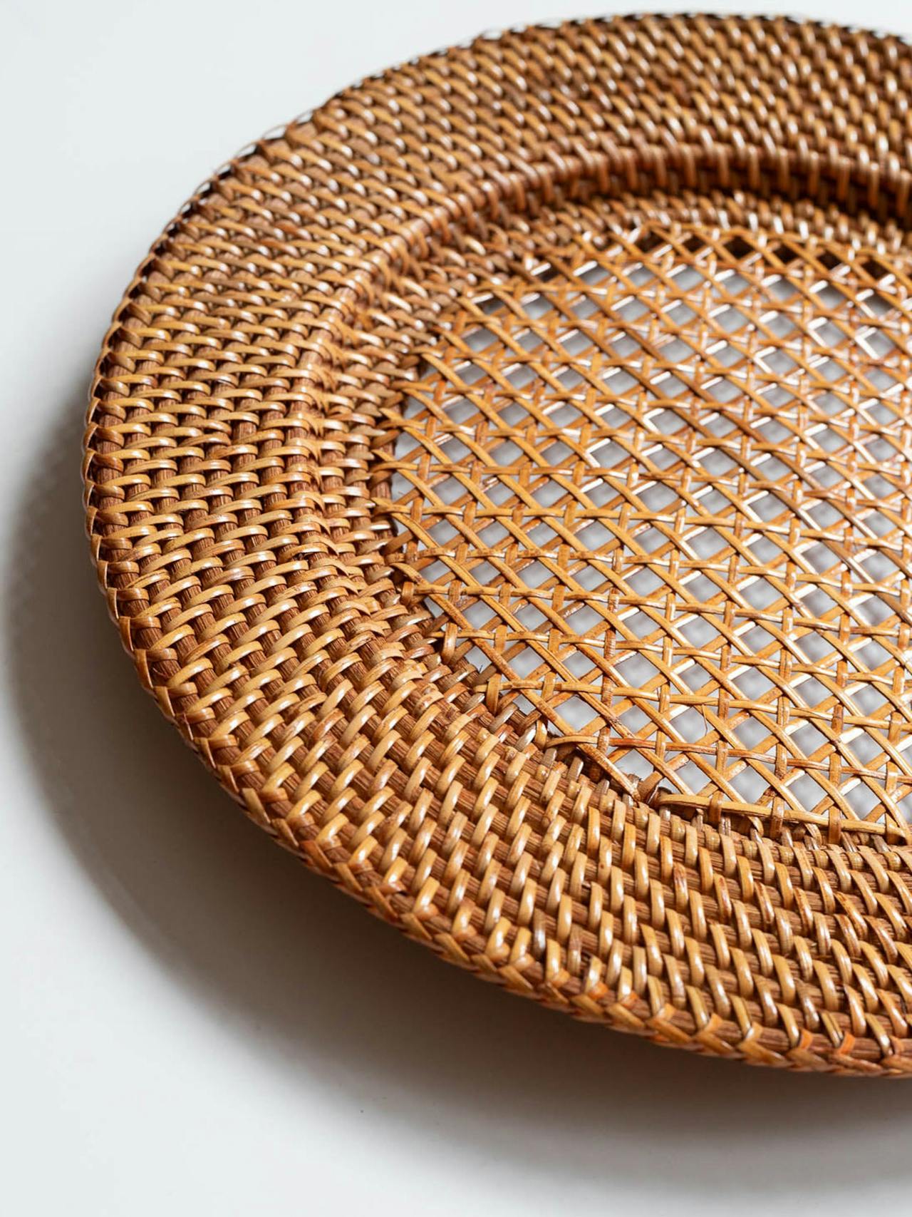 Rattan charger plate Table Linen Valsa Home    - Collagerie