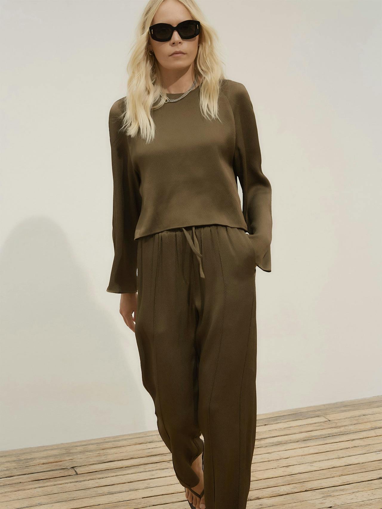 Cleo olive satin trousers Clothing Riand 28    - Collagerie