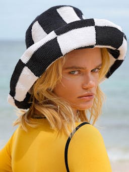 Silo checkered crochet hat in black and white Crochet Hats BrunnaCo    - Collagerie