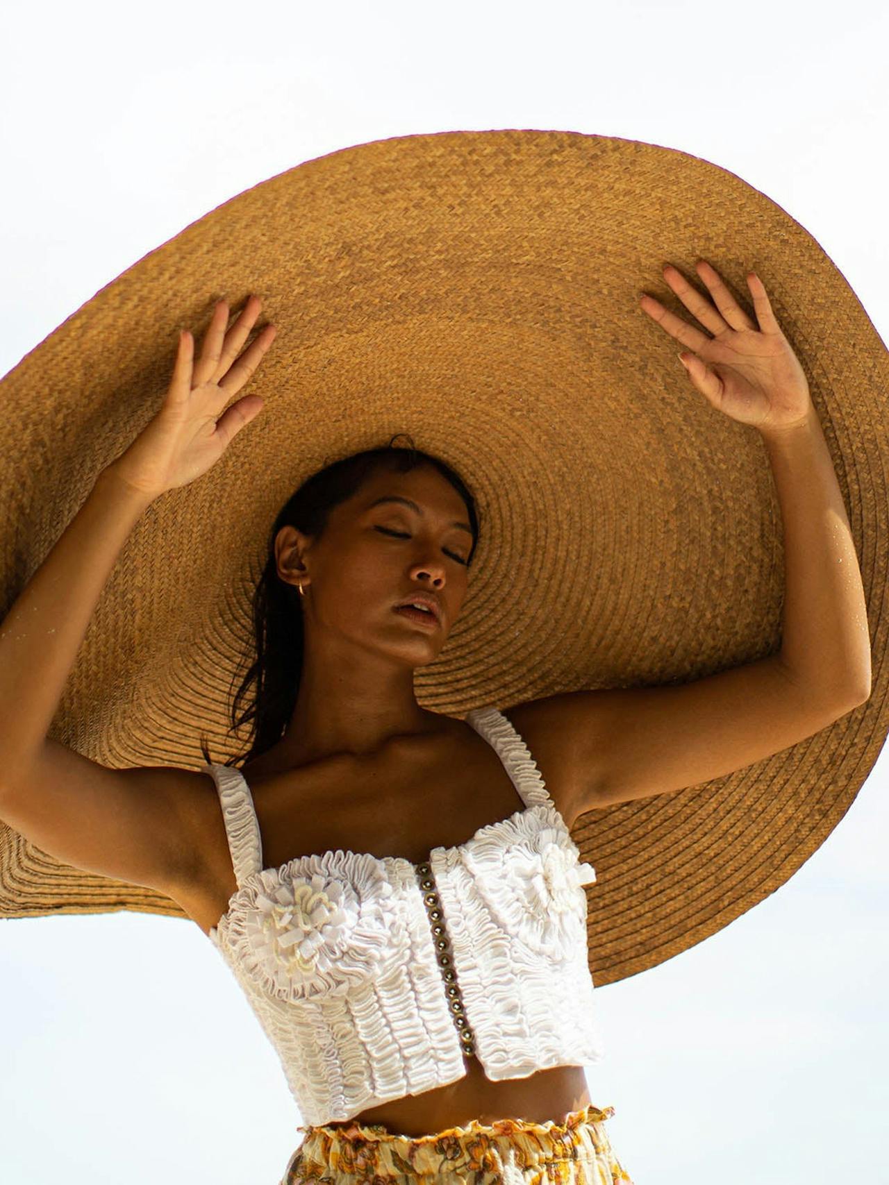 Solana oversized straw hat in toasted beige Straw hats BrunnaCo    - Collagerie