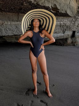 Solana oversized striped straw hat in black and natural Straw hats BrunnaCo    - Collagerie