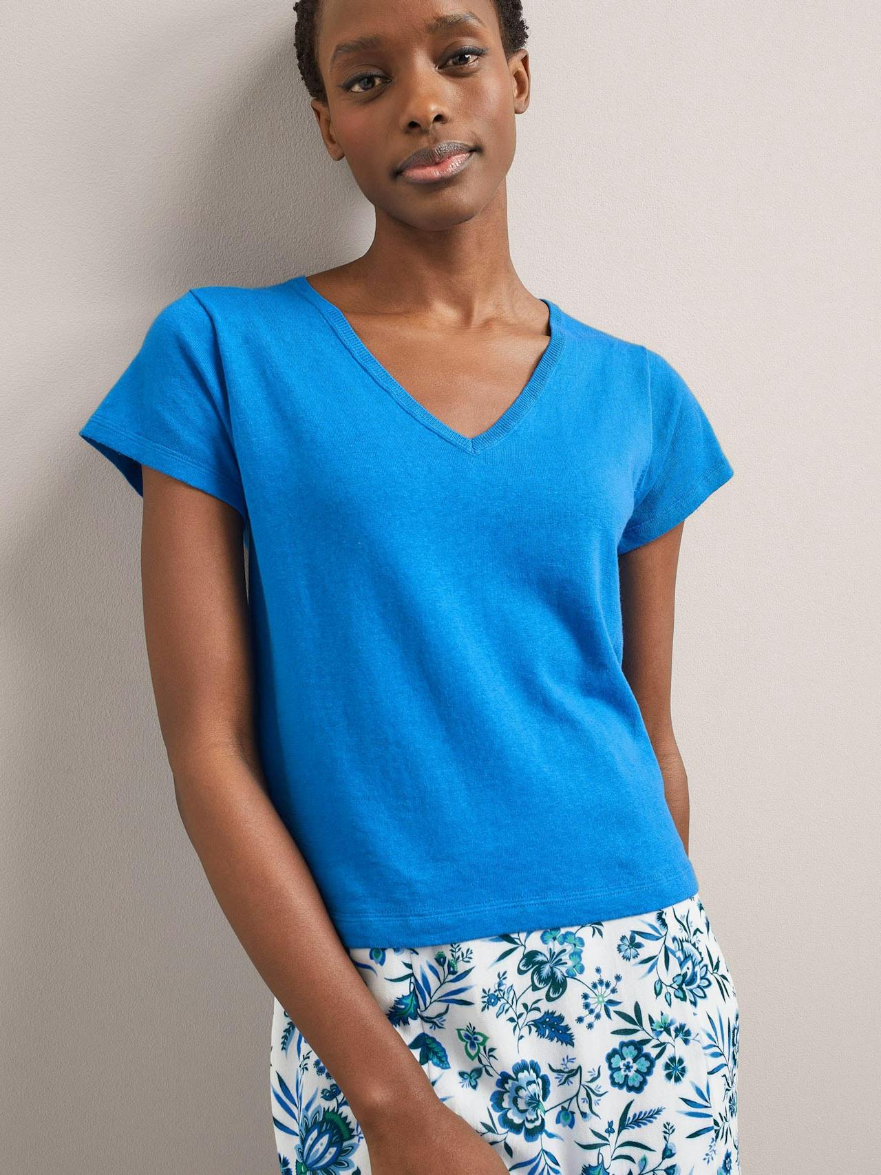 Bright blue Madison linen blend v neck knit t-shirt Knit Cefinn    - Collagerie